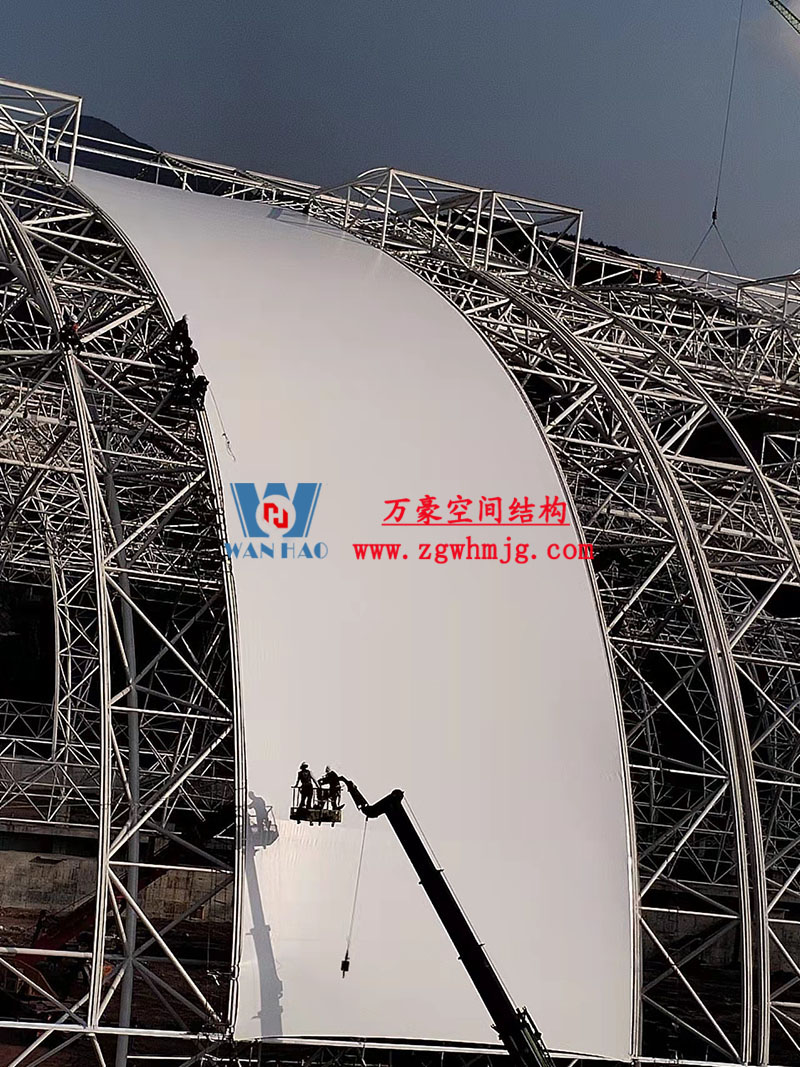 四川高興煤炭儲備基地建設(shè)項目鋼結(jié)構(gòu)接近尾聲,膜結(jié)構(gòu)開始安裝 四川高興煤炭儲備基地建設(shè)項目鋼結(jié)構(gòu)接近尾聲,膜結(jié)構(gòu)開始安裝