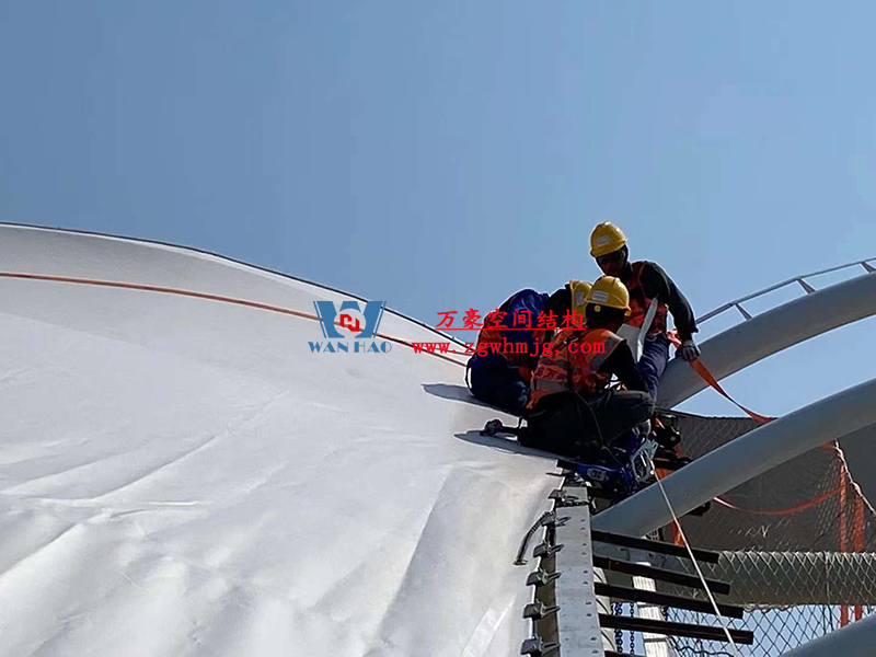 襄陽奧體中心膜結構工程膜結構安裝中 襄陽奧體中心膜結構工程膜結構安裝中