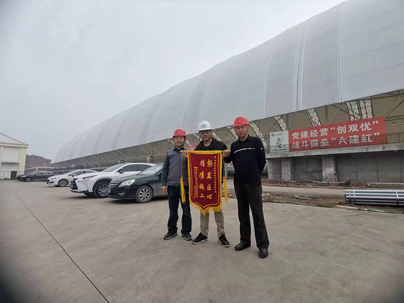 祝賀“我司四川高興煤炭儲備基地建設項目榮獲定制錦旗和表揚信” 祝賀“我司四川高興煤炭儲備基地建設項目榮獲定制錦旗和表揚信”