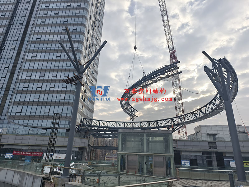 明宇廣場6號地塊商業(萬達廣場)改造項目鋼膜結構ETFE蓋頂天幕工程火熱施工中 明宇廣場6號地塊商業(萬達廣場)改造項目鋼膜結構ETFE蓋頂天幕工程火熱施工中