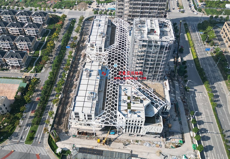 建筑藝術中鋼結構的力學美感表達 建筑藝術中鋼結構的力學美感表達