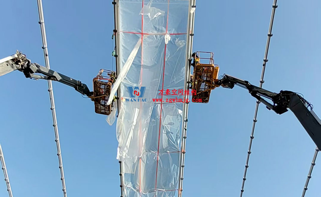 無錫奧體中心體育場ETFE膜首吊成功，太湖畔將閃耀“生態之光”